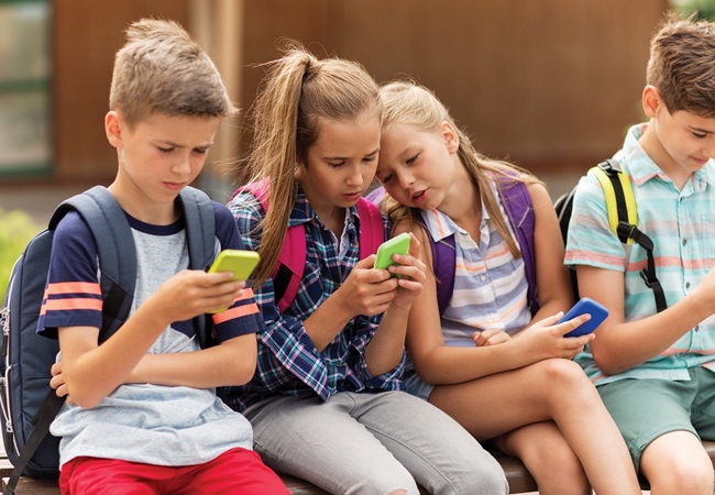 El 50% de los niños británicos tienen su propio smartphone - Mobile, Todo  el Mundo - LAPTEC